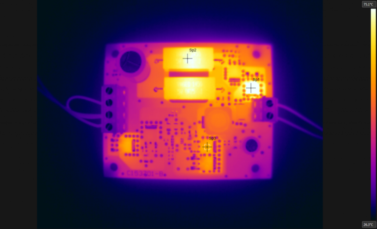 Caméra thermique: vérification de l'échauffement et dissipation des composants, investigation de panne.